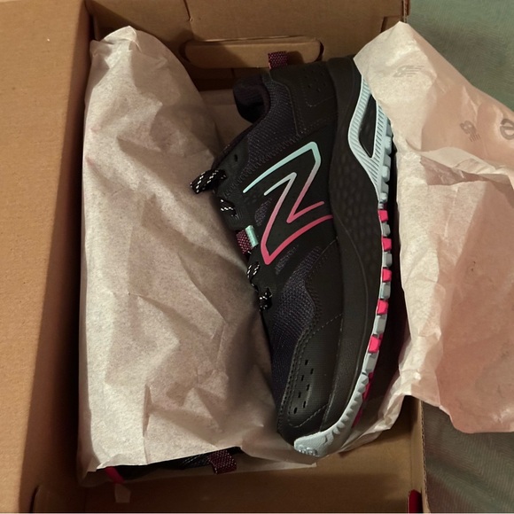 NIB! NB Trail Runners Black with Color Accents - Picture 5 of 11